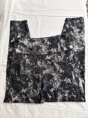 Zobha Black and Gray Marble-Print Performance Leggings